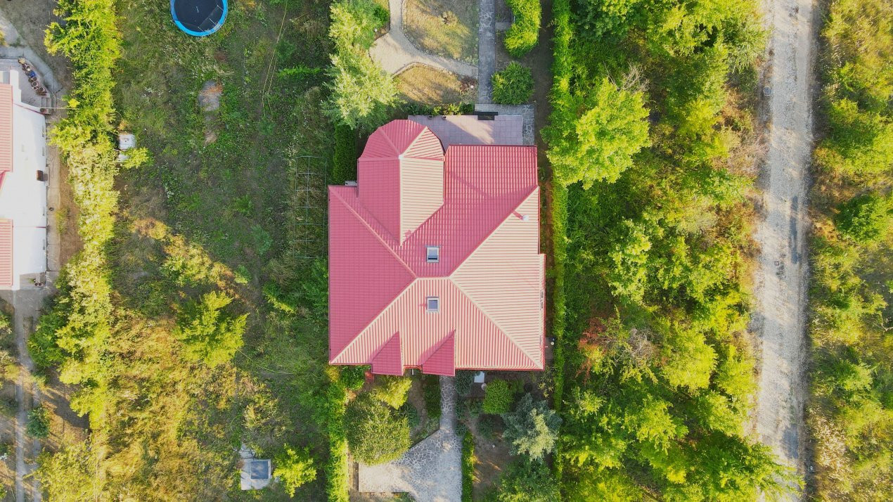 Casa cu livada si teren de 1935 mp