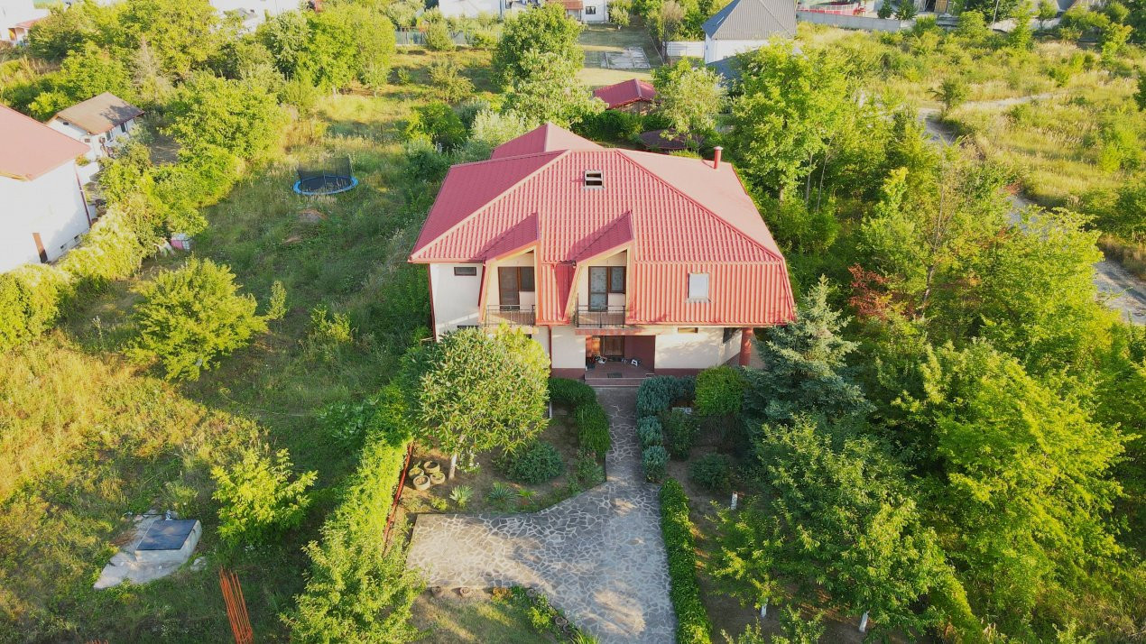 Casa cu livada si teren de 1935 mp