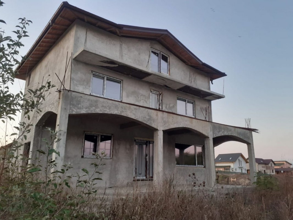 BERCENI-VIDRA CASA P+E+M 142 mp LOT 700 mp 