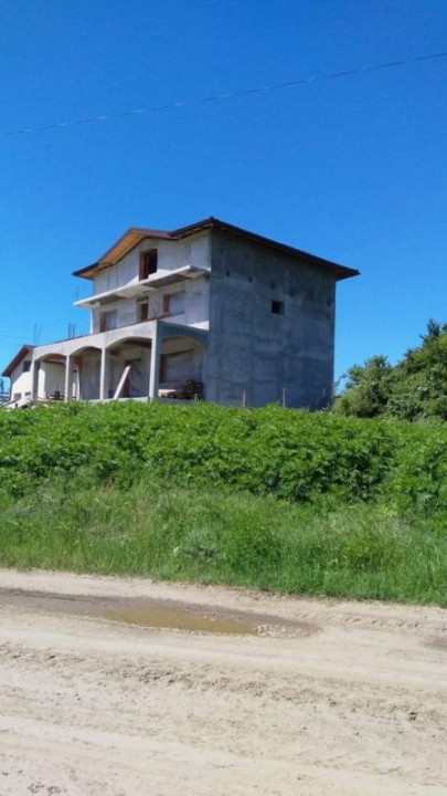 BERCENI-VIDRA CASA P+E+M 142 mp LOT 700 mp 