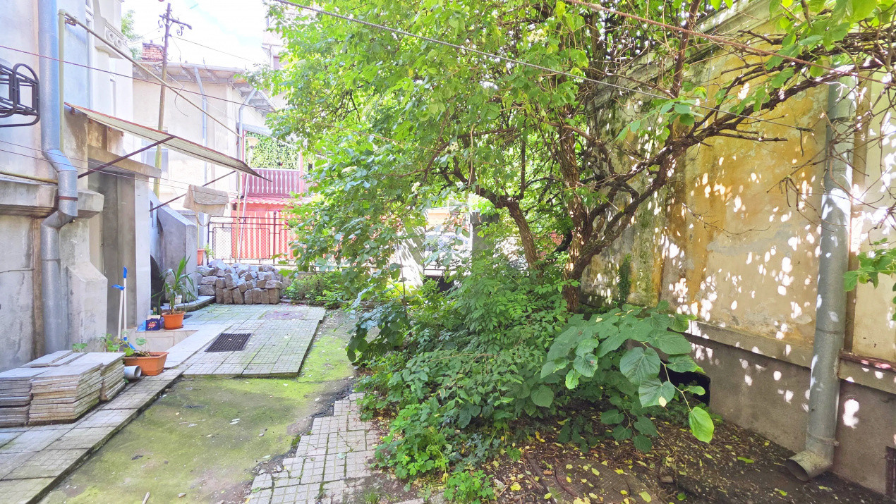 Uranus - O casă de renovat cu potential deosebit!