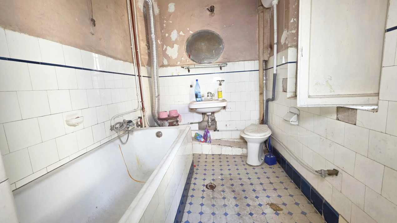 Uranus - O casă de renovat cu potential deosebit!