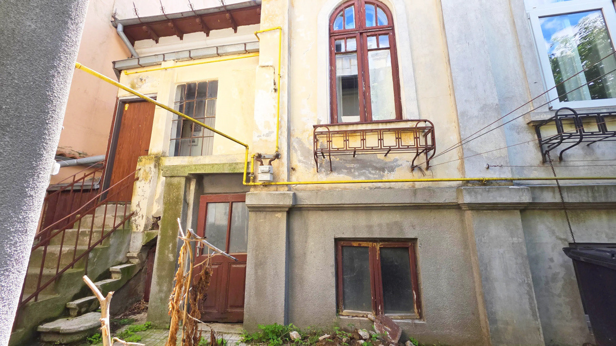 Uranus - O casă de renovat cu potential deosebit!