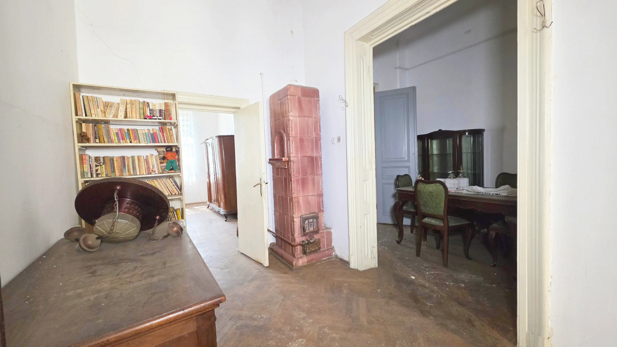 Uranus - O casă de renovat cu potential deosebit!