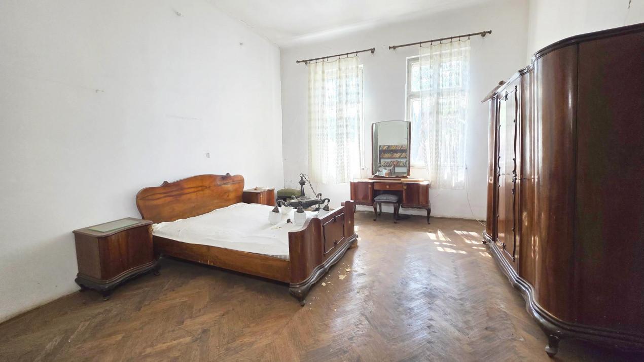 Uranus - O casă de renovat cu potential deosebit!