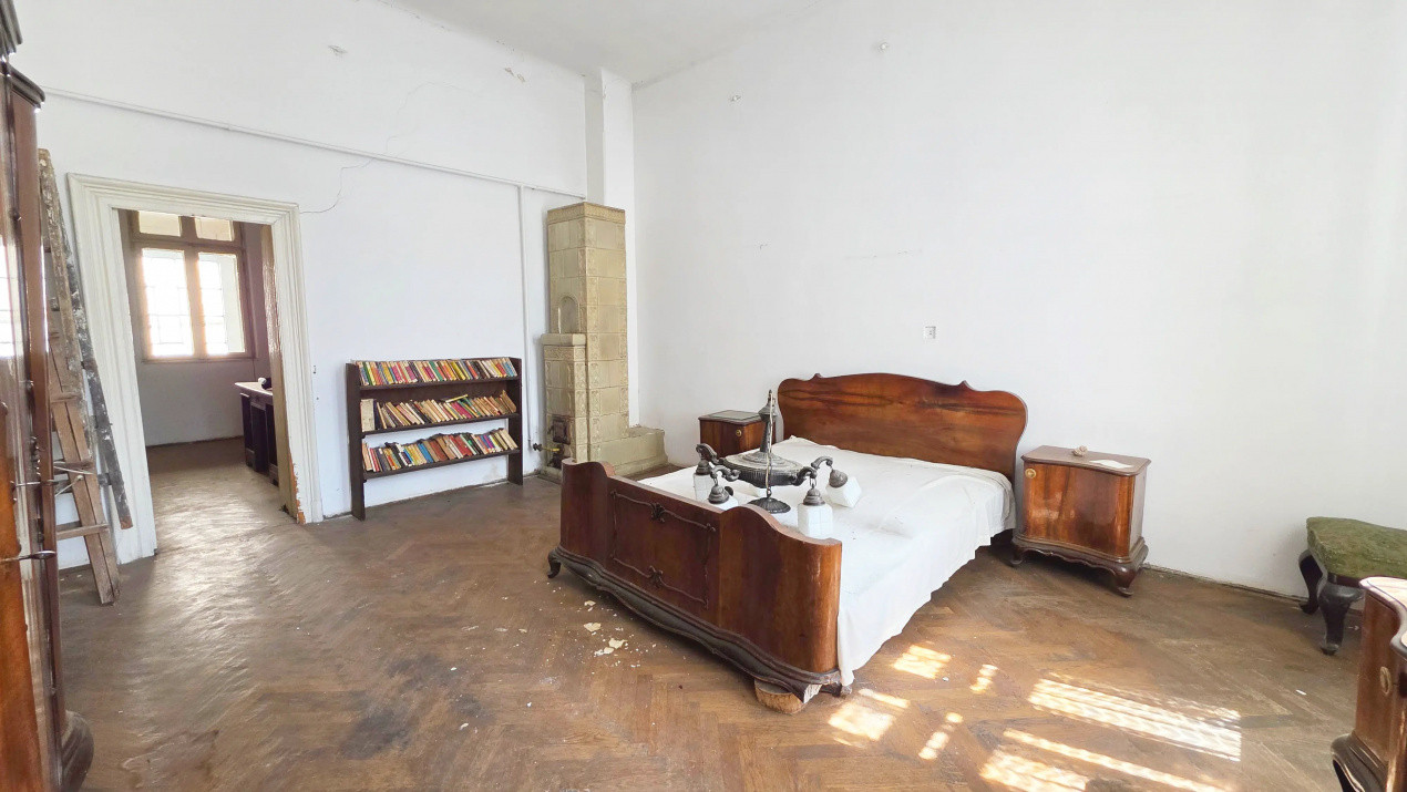 Uranus - O casă de renovat cu potential deosebit!