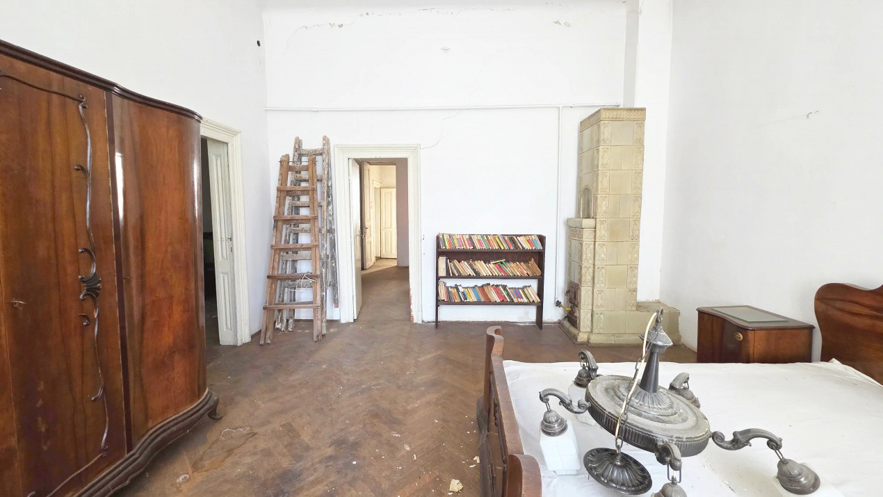 Uranus - O casă de renovat cu potential deosebit!