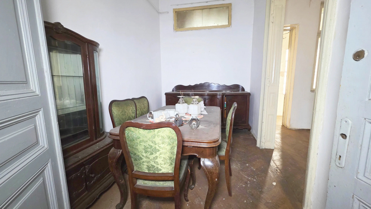 Uranus - O casă de renovat cu potential deosebit!