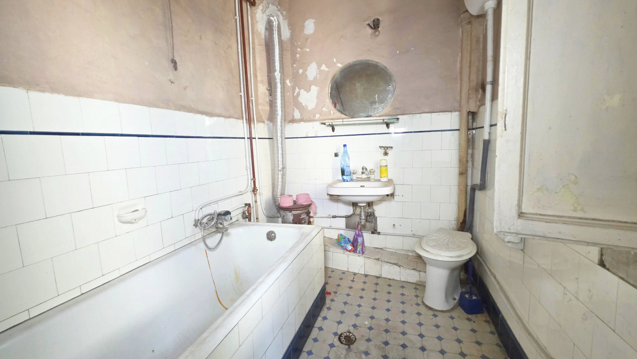 Uranus - O casă de renovat cu potential deosebit!