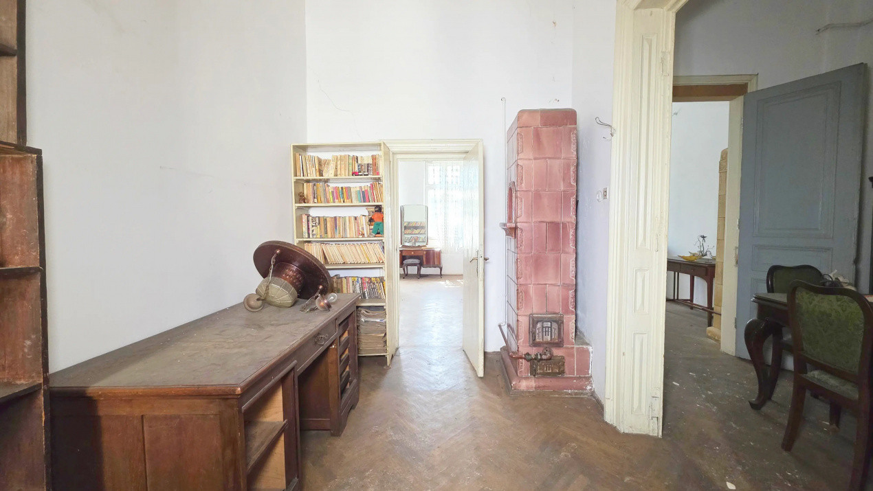 Uranus - O casă de renovat cu potential deosebit!