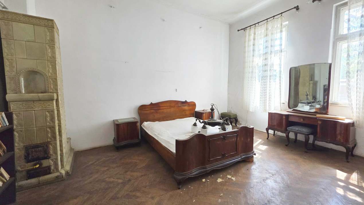 Uranus - O casă de renovat cu potential deosebit!