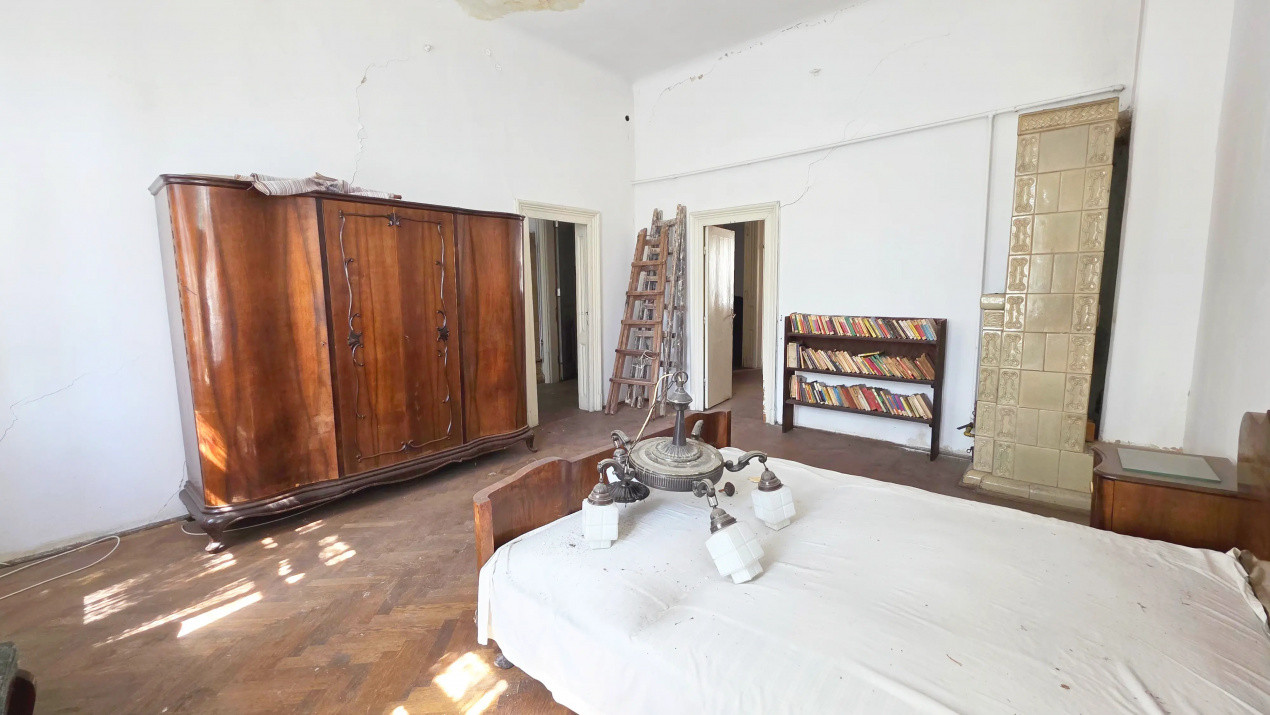 Uranus - O casă de renovat cu potential deosebit!