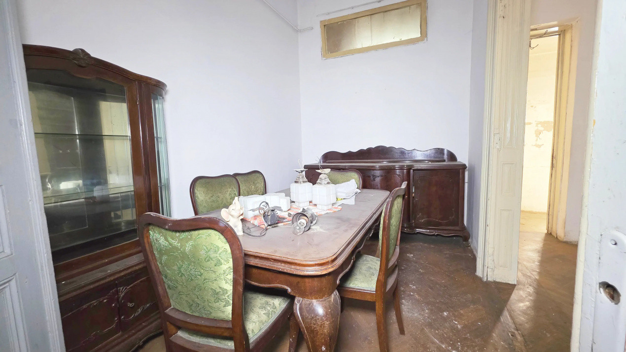 Uranus - O casă de renovat cu potential deosebit!