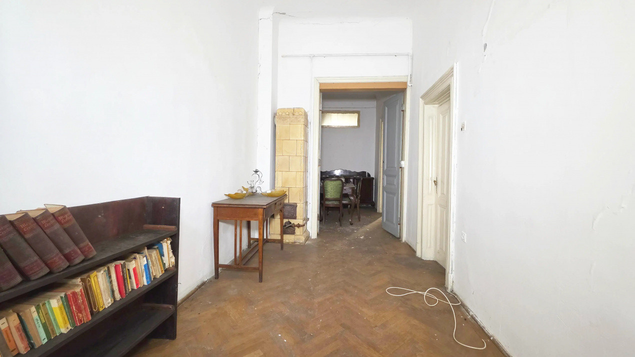 Uranus - O casă de renovat cu potential deosebit!