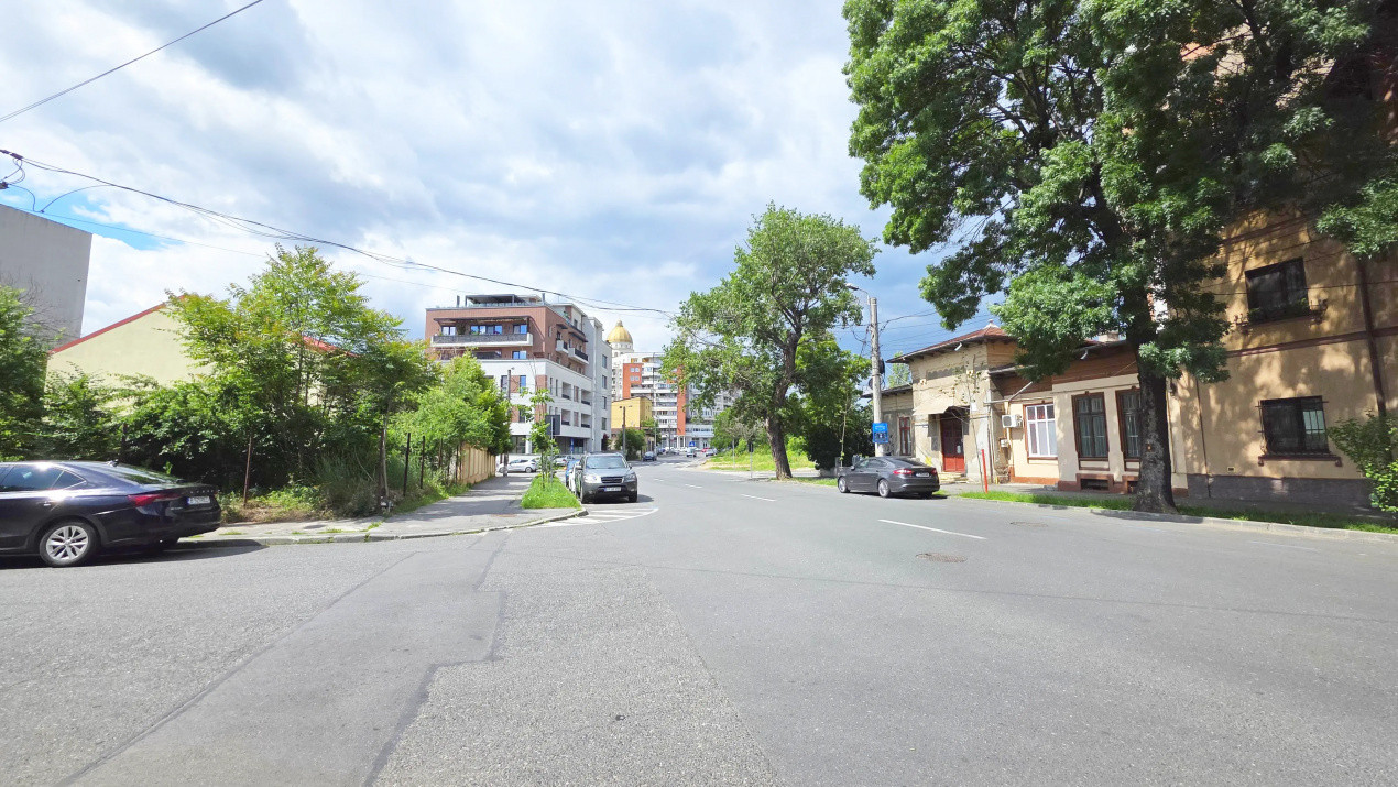 Uranus - O casă de renovat cu potential deosebit!