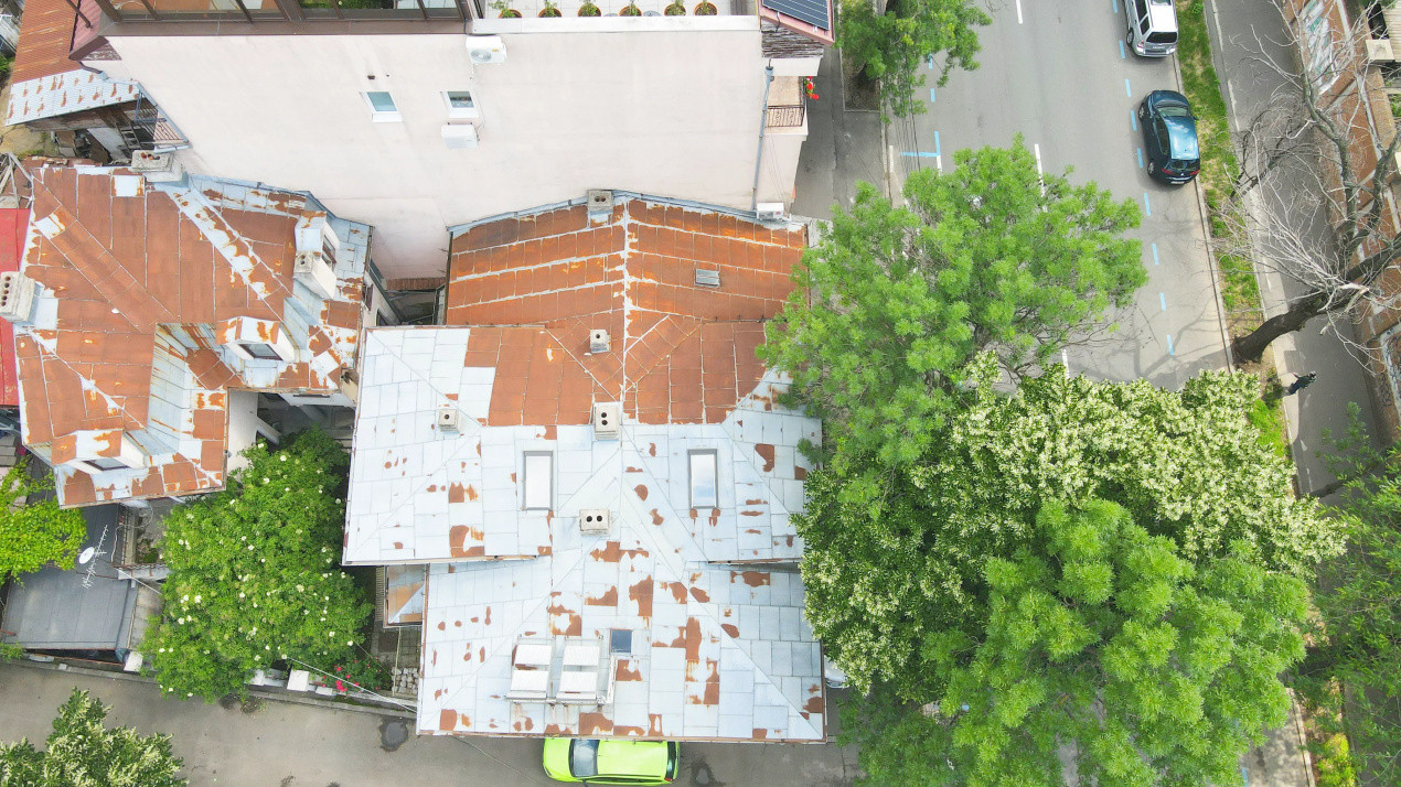 Uranus - O casă de renovat cu potential deosebit!