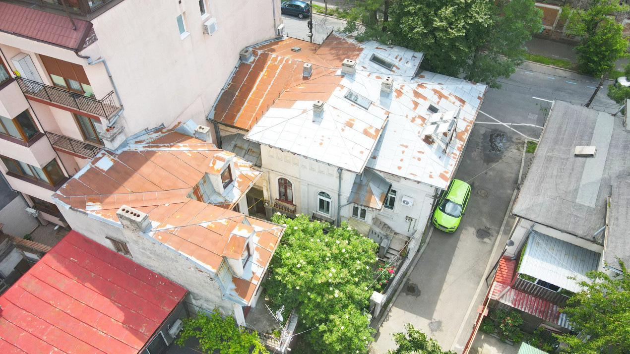 Uranus - O casă de renovat cu potential deosebit!