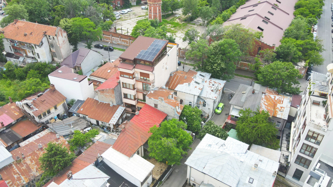 Uranus - O casă de renovat cu potential deosebit!