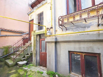 Uranus - O casă de renovats, potential deosebit!