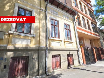 Uranus - O casă de renovat cu potential deosebit!