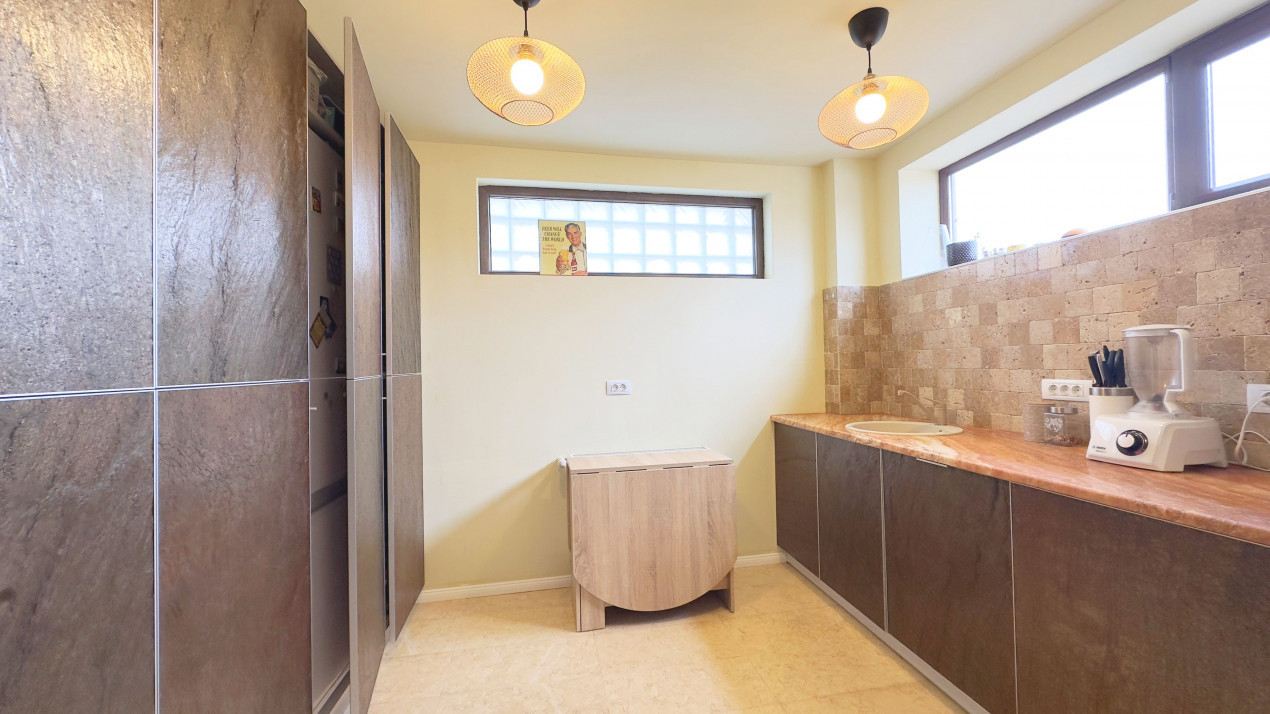 Apartament spațios cu 5 camere, vila 2010!