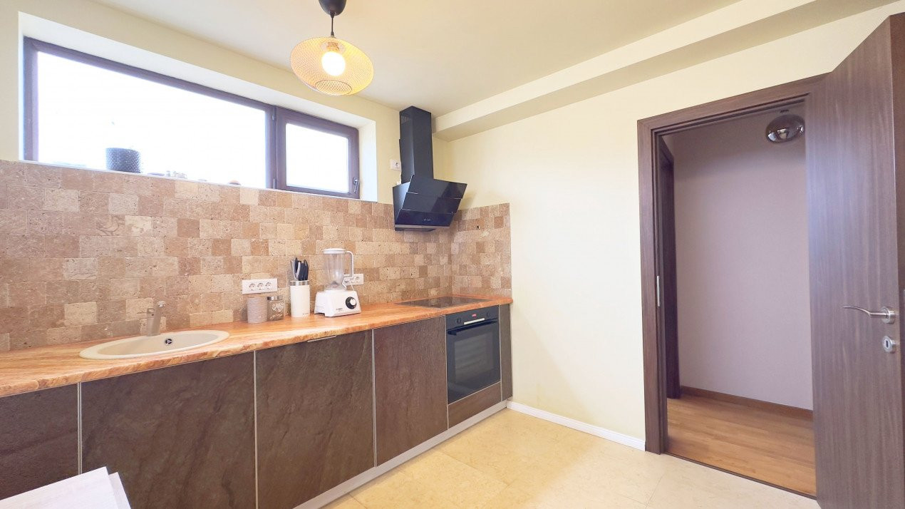 Apartament spațios cu 5 camere, vila 2010!