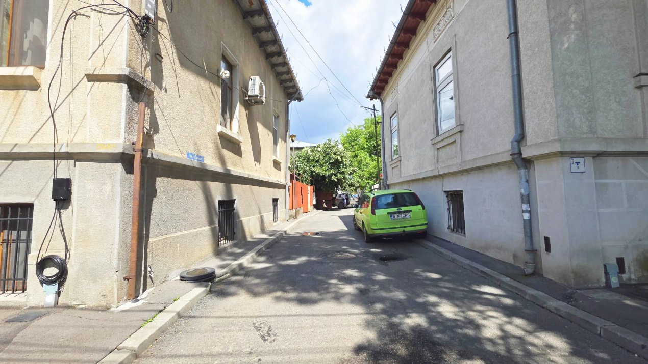 Uranus - O casă de renovat cu potential deosebit!