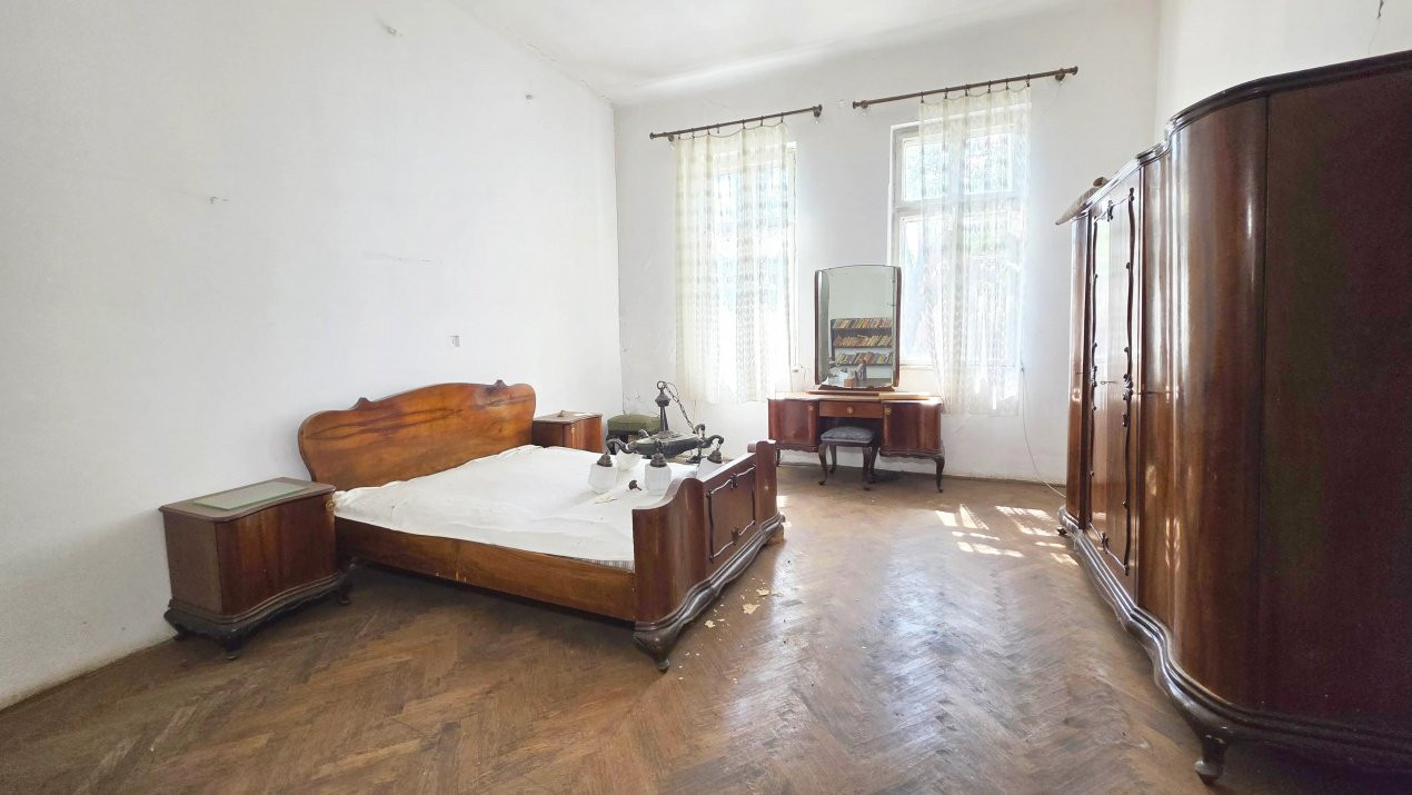 Uranus - O casă de renovat cu potential deosebit!