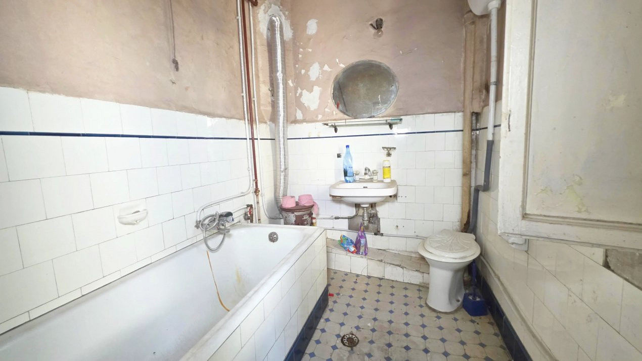Uranus - O casă de renovat cu potential deosebit!