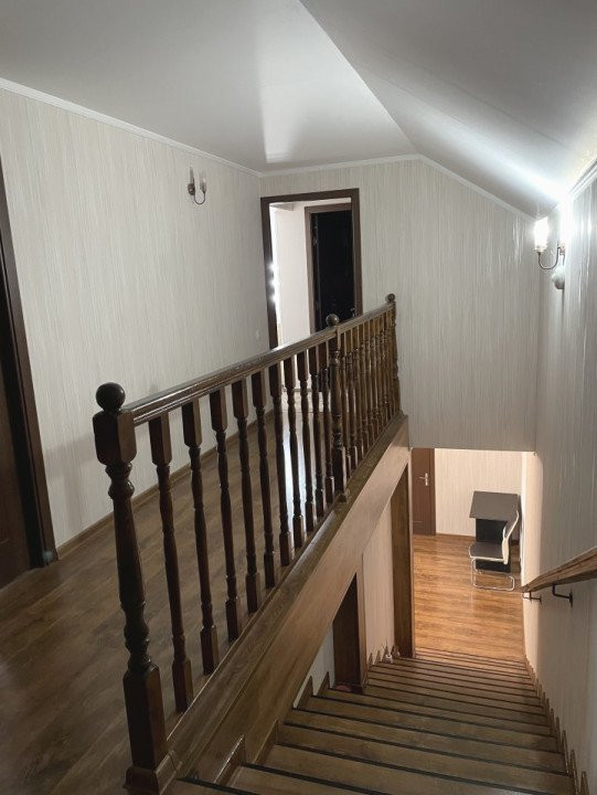 Vila de Vis în Domnești – Spațiu Generos și Confort Premium!