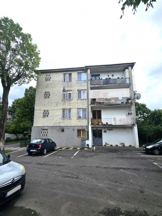 De vanzare 2 camere(cu gradina) - Iuliu Maniu vis-a-vis de Petrom