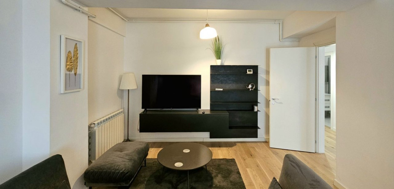 Apartament  - terasa 200 mp-complet cu vedere libera si parcare