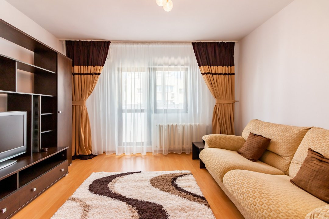 Apartament decomandat, 2 camere, 2 balcoane, Mall Vitan