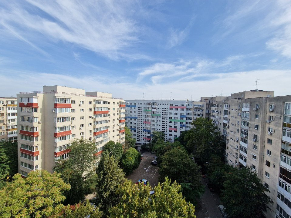 De Vanzare! Apartament cu 4 camere vis-a-vis de parcul Tineretului