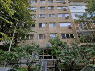 De Vanzare! Apartament cu 4 camere vis-a-vis de parcul Tineretului