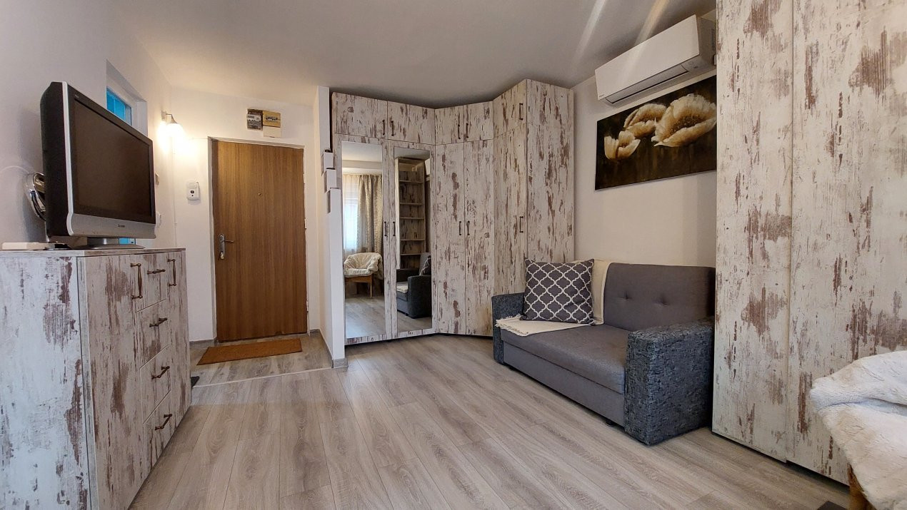 Garsoniera cocheta Teiul Doamnei,