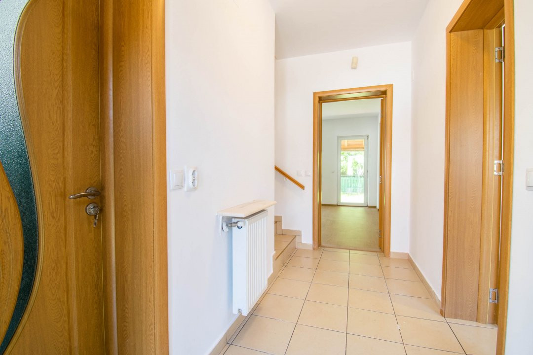 Vila in Cartier Azur-Pipera,3 camere ,teren 234 mp,renovata recent