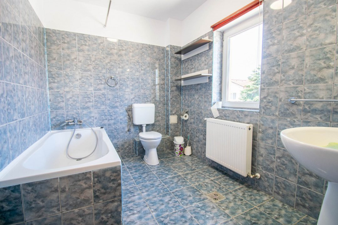 Vila in Cartier Azur-Pipera,3 camere ,teren 234 mp,renovata recent