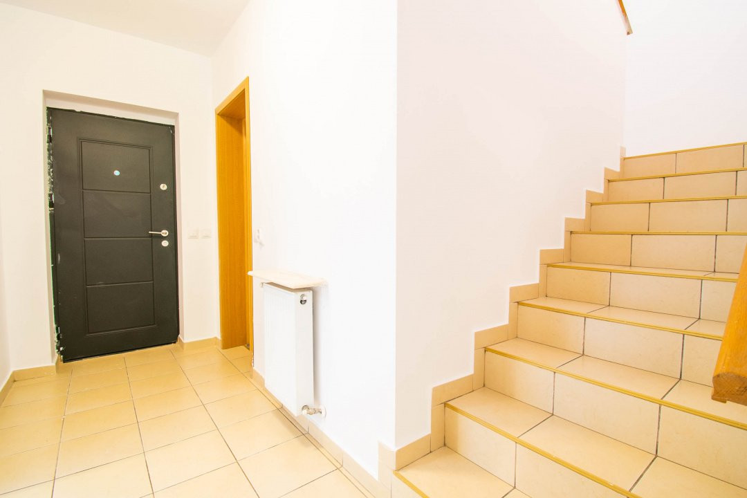 Vila in Cartier Azur-Pipera,3 camere ,teren 234 mp,renovata recent