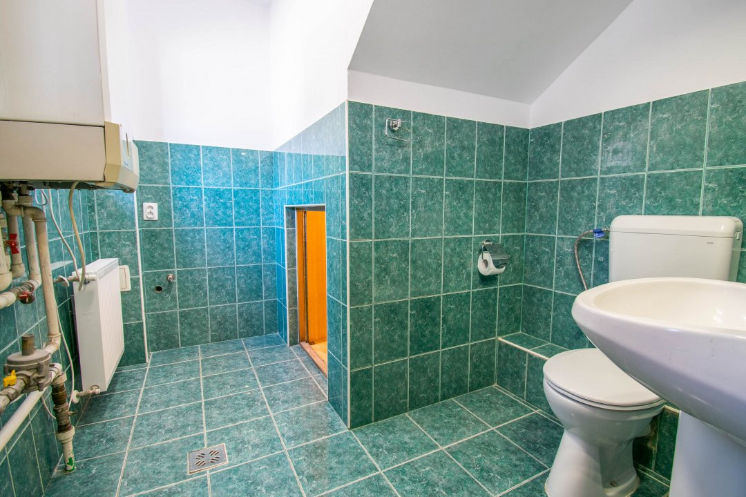 Vila in Cartier Azur-Pipera,3 camere ,teren 234 mp,renovata recent