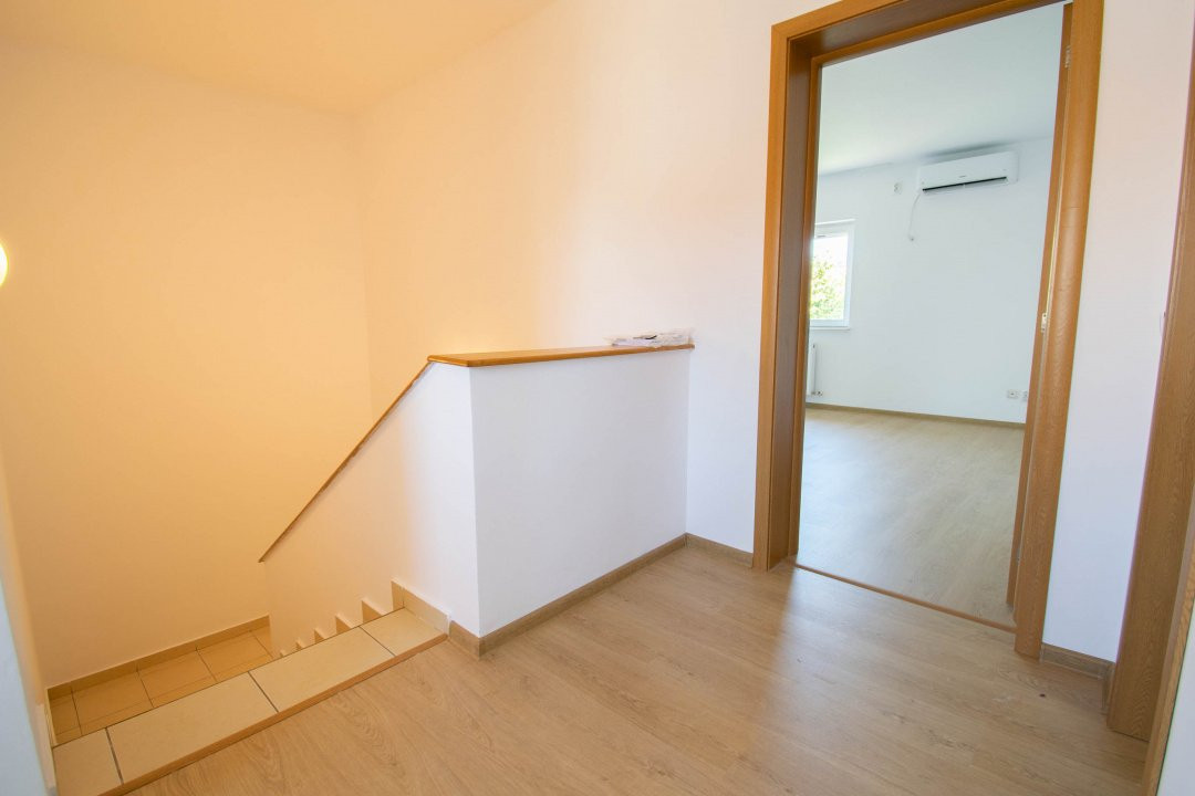 Vila in Cartier Azur-Pipera,3 camere ,teren 234 mp,renovata recent