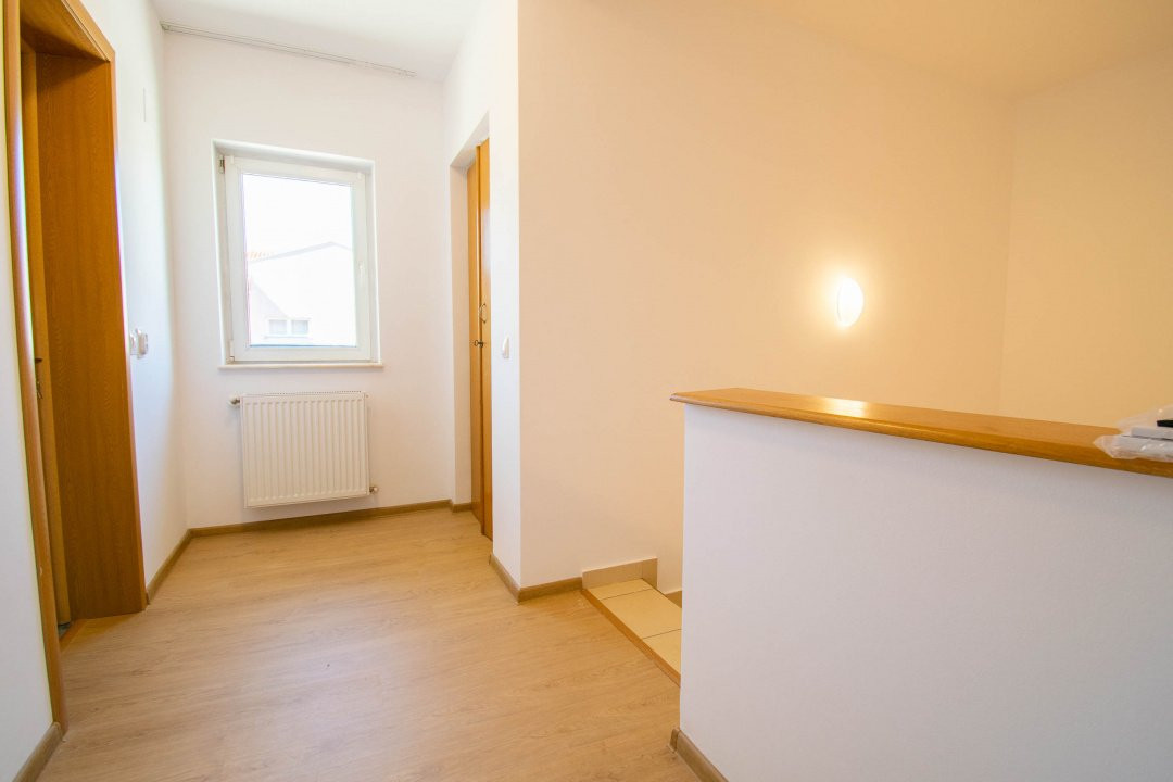 Vila in Cartier Azur-Pipera,3 camere ,teren 234 mp,renovata recent