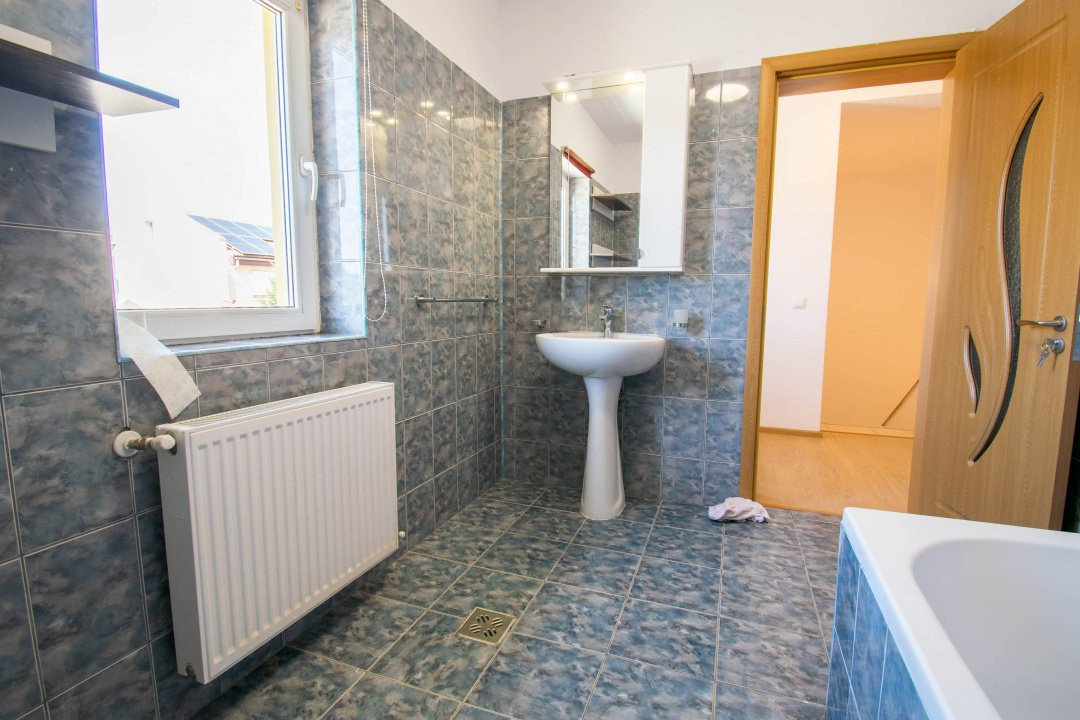 Vila in Cartier Azur-Pipera,3 camere ,teren 234 mp,renovata recent
