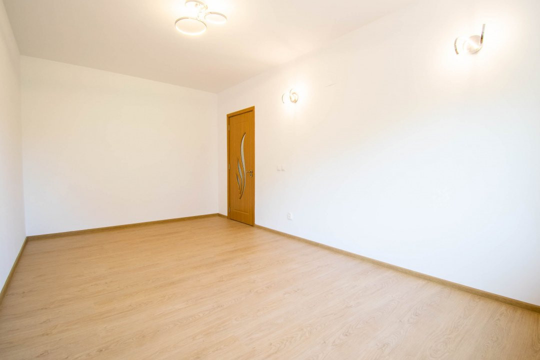 Vila in Cartier Azur-Pipera,3 camere ,teren 234 mp,renovata recent