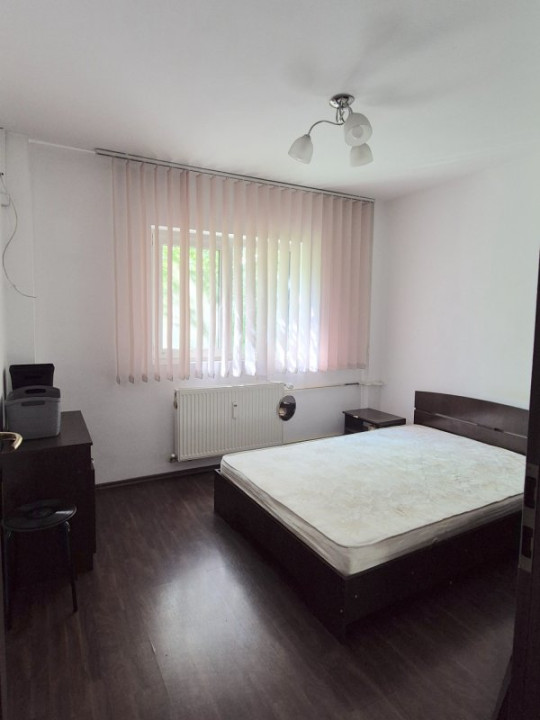 Apartament 2 camere decomandat, bloc 1981, 2 min metrou Gorjului!