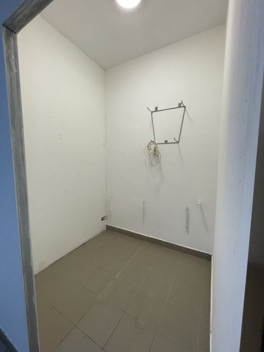 Spatiu comercial - Prelungiera Ghencea nr. 262 - 50 mp 