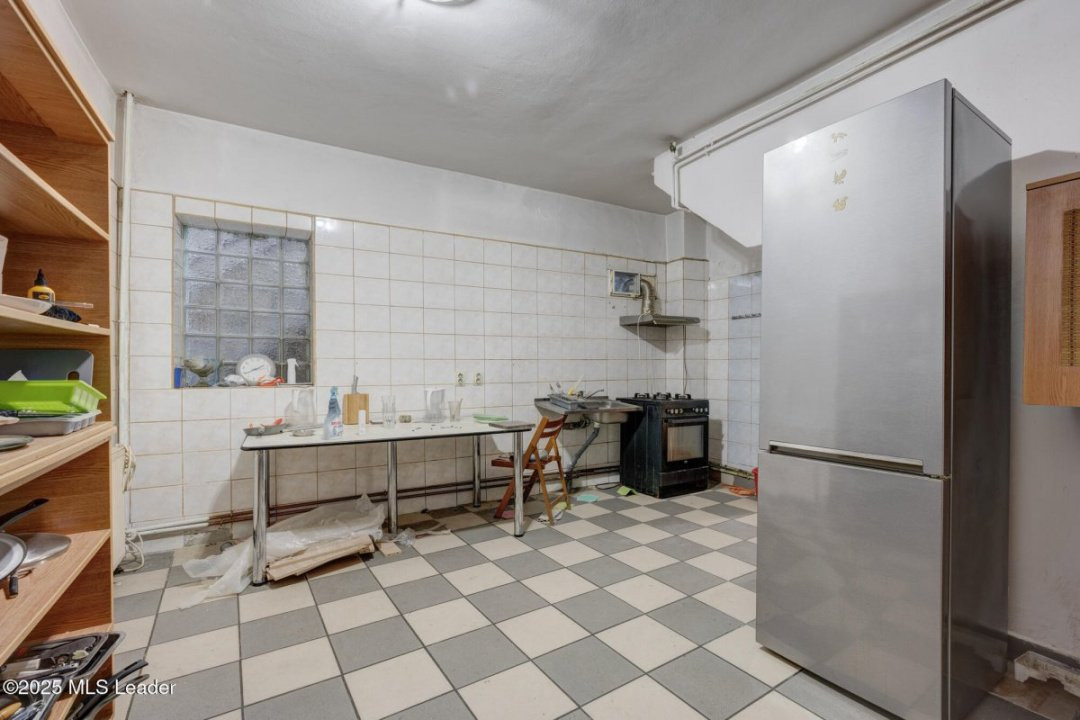 Vanzare imobil 8 camere, intrare Parc Carol