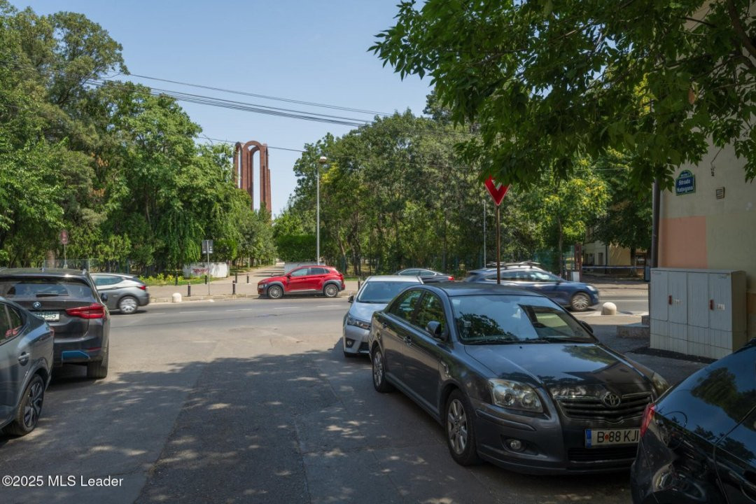 Vanzare imobil 8 camere, intrare Parc Carol