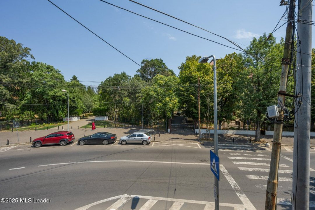 Vanzare imobil 8 camere, intrare Parc Carol