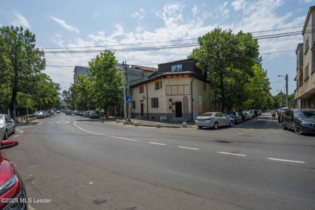 Vanzare imobil 8 camere, intrare Parc Carol